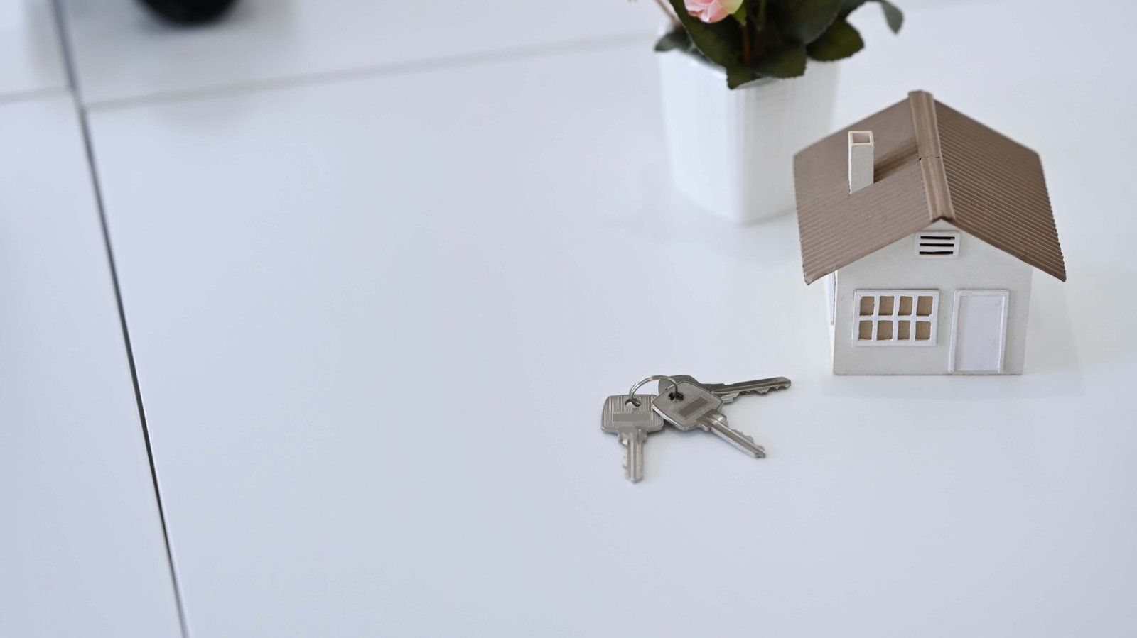 House model with keys symbolizing renting in Dubai 2026